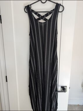 Sleeveless Black Striped Maxi Dress with Crisscross Back, S